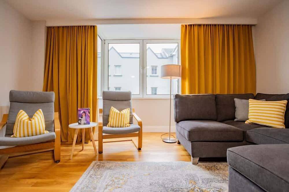 Entire apartment, Merchants Rest 3 bed & 3 Ensuite Optional Parking in Eyre Square, Galway