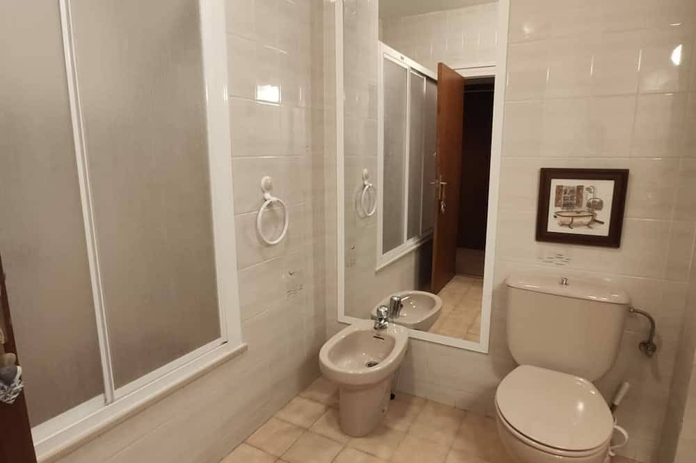 Appartement entier, Appartement 3 chambres à Jaca avec piscine estivale et garage inclus in Jaca, Pyrénées espagnoles