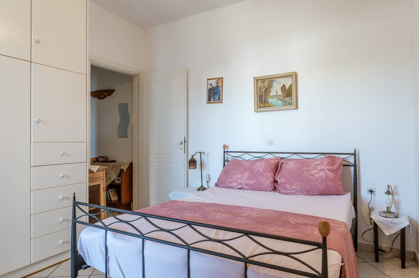 Casa de férias 'Charmante' com vista para a montanha, Wi-Fi e ar condicionado in Tinos
