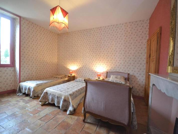 Location de vacances pour 9 personnes, avec terrasse ainsi que jardin et piscine, animaux acceptés à Fournès - 3