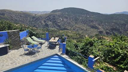 Gîte pour 6 personnes, avec piscine ainsi que terrasse et vue, animaux acceptés dans Pitres