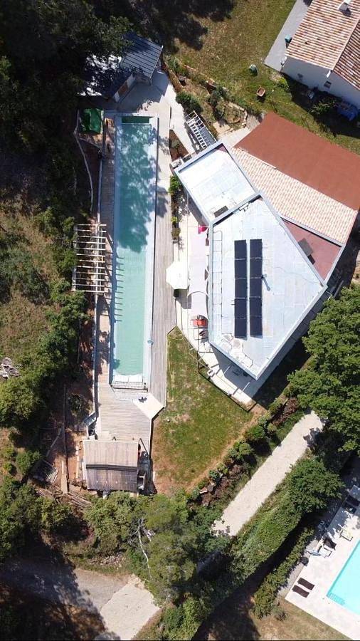Location de vacances pour 12 personnes, avec vue ainsi que jardin et piscine à Salernes - 2