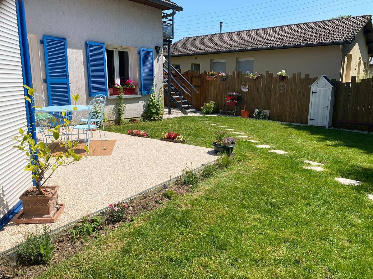 Family Room with Private Bathroom in Fresnes-en-Woëvre, Verdun