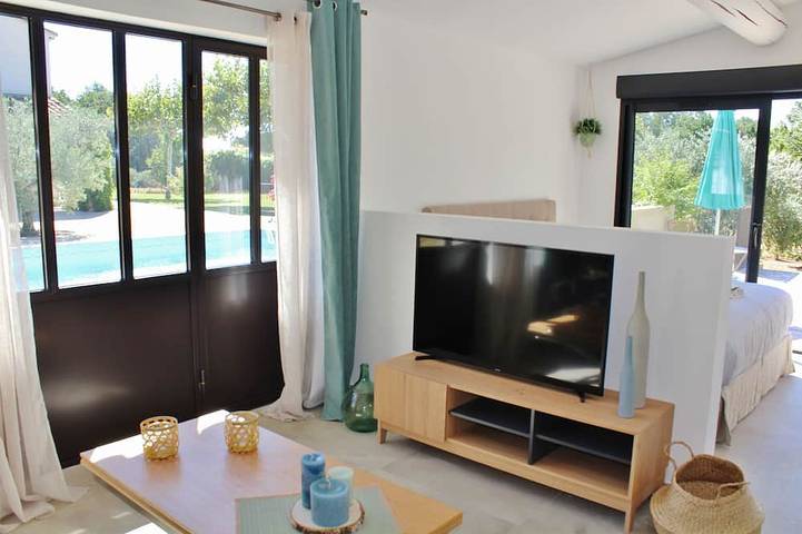 Gîte pour 2 personnes, avec piscine et jacuzzi ainsi que jardin et terrasse à Mérindol - 2