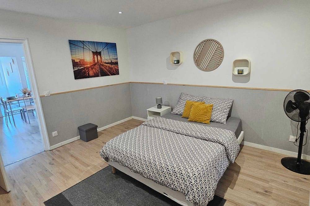 Ganze Wohnung, Stylish Studio with Downtown Parking in Charleville-Mézières, Ardennen