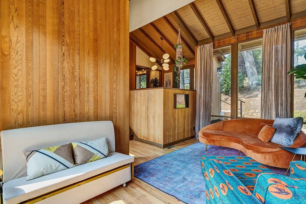 Capitol Cabin! Designer Home w/ Soaring Windows in Salem (OR), Willamette Valley