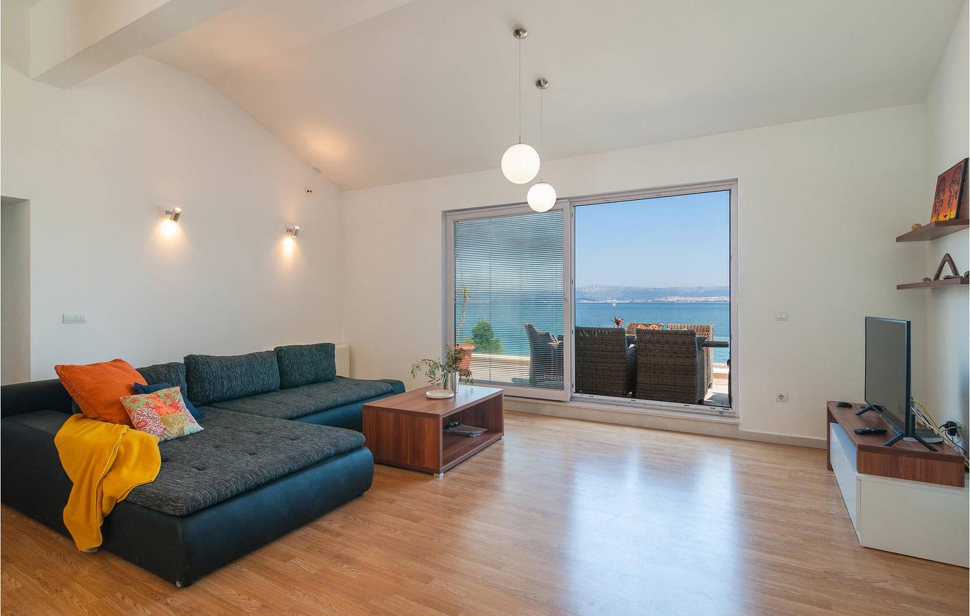 Ganze Ferienwohnung, Gemütliche 190 m² große Wohnung mit WLAN, Klimaanlage und Terrasse – 400 m vom Strand entfernt in Sutivan, Brac