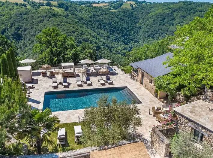 Location de vacances pour 6 personnes, avec piscine et terrasse à Maleville