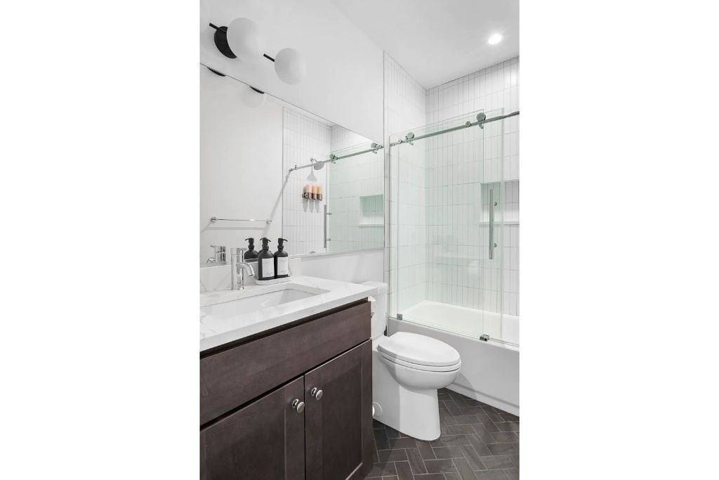 Ganze Wohnung, ★1/2 Block to King Street, King Bed ~ Free Parking★ in Alexandria (VA), Alexandria City