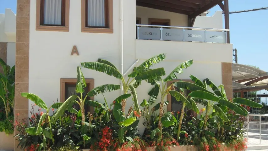 Aparthotel para 2 personas, con piscina y jardín - 1