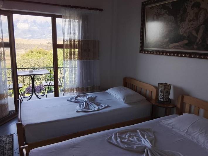 Maison d’hôte pour 5 personnes, avec jardin ainsi que vue et terrasse dans Gjirokastër - 2