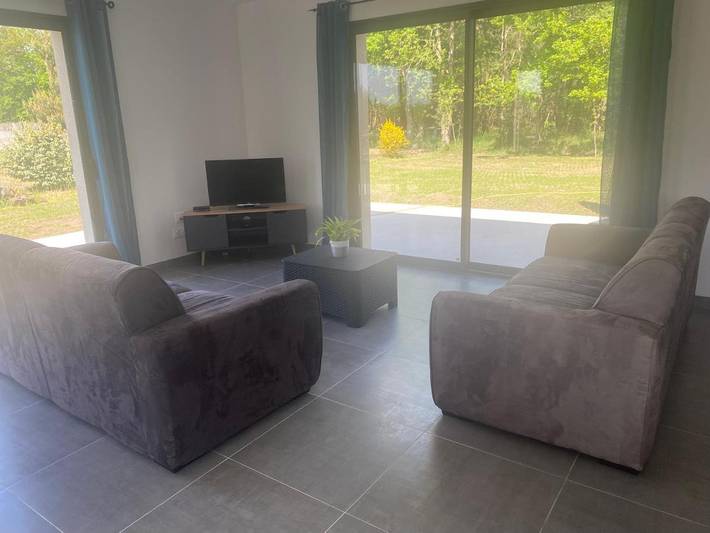 Location de vacances pour 7 personnes, avec terrasse ainsi que vue et jardin à Brette-les-Pins - 2