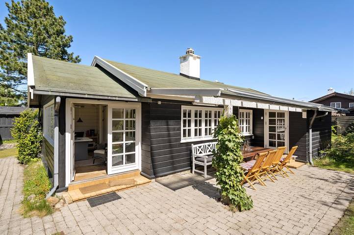 Feriehus for 8 personer, med terrasse og hage i Hornbæk