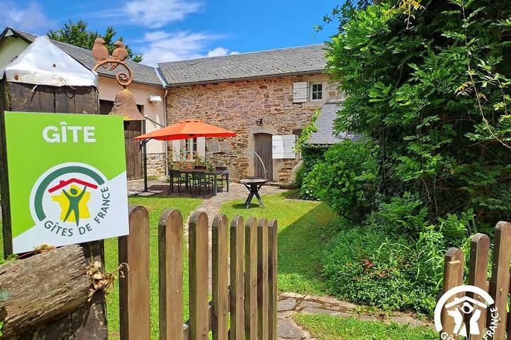 Location de vacances pour 5 personnes, avec Terrasse ainsi que Jardin et Piscine à Gijounet