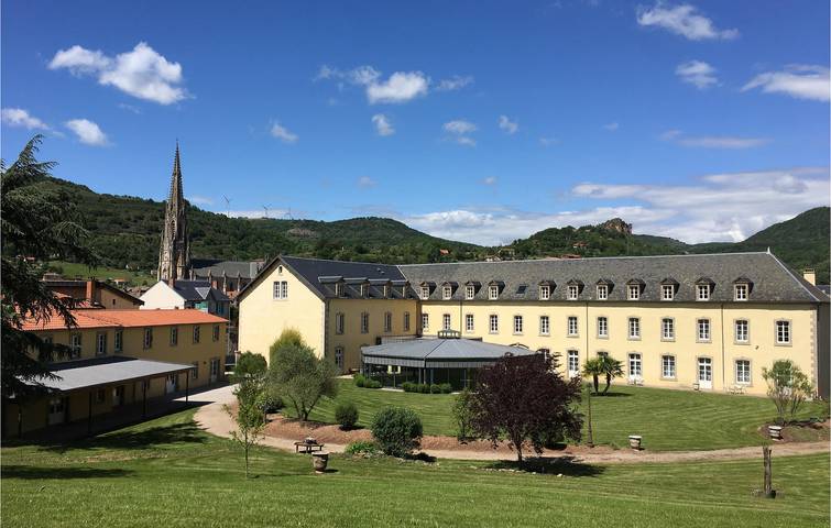 Gîte pour 2 personnes, avec piscine et jardin à Saint-Affrique