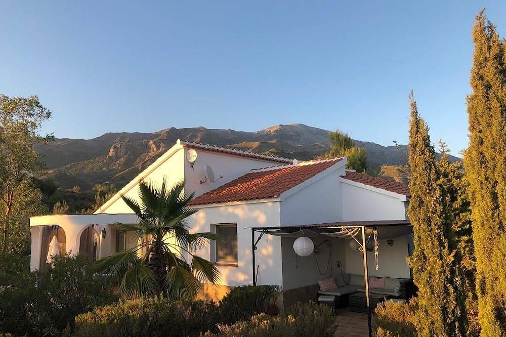 Casa Pequeña - la pequeña pero hermosa casa de campo con impresionantes vistas in Canillas de Aceituno, Provincia de Málaga