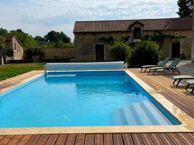Location de vacances pour 8 personnes, avec jardin et terrasse à Savignac-les-Églises