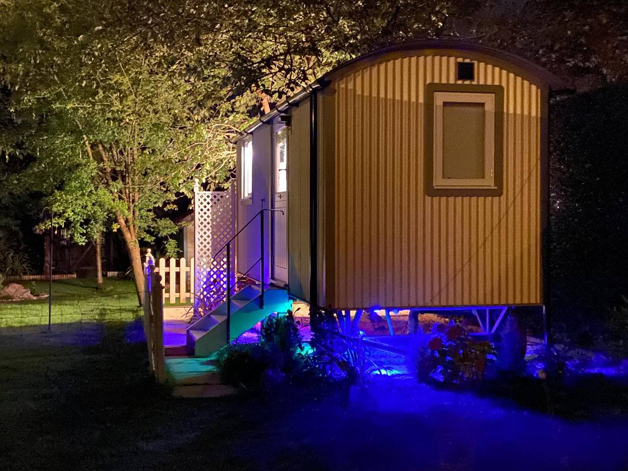 Entire apartment, Duck House - 1 Bed Shepherds Hut - Gower in Swansea region