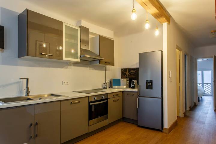 Appartement entier, L'Oustaou - Climatisé avec terrasse in Pélissanne, Région d'Aix-en-Provence