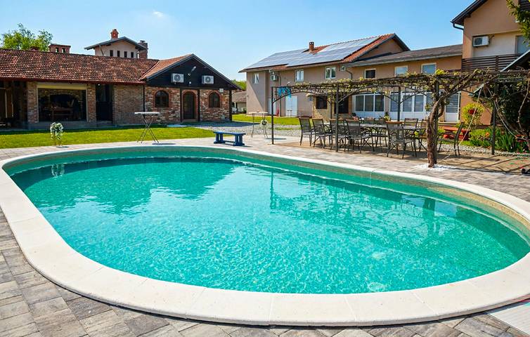 Gemütliche 42 m² große Wohnung mit Terrasse, WLAN, Klimaanlage und Parkplatz in Brod-Posavina