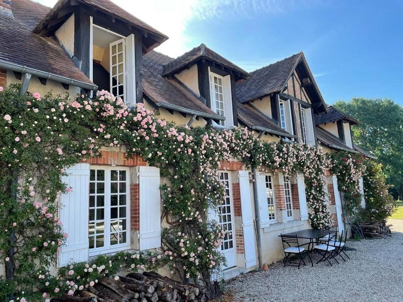 Évasion Sologne : Maison de charme, piscine privée, animaux permis in Isdes, Sologne
