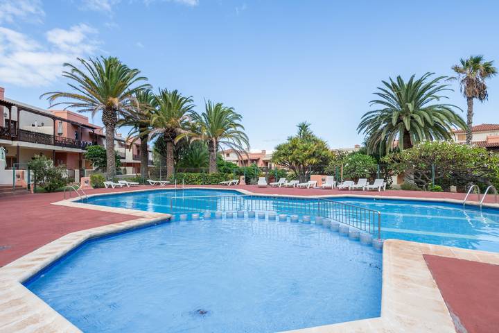 Apartamento para 4 personas, con Balcón además de Jardín y Piscina para niños en Los Cancajos