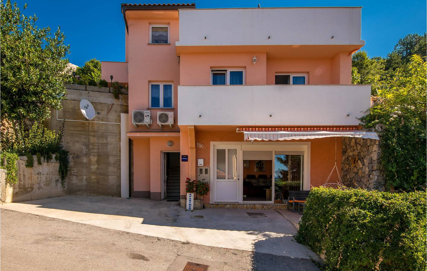 Ganze Ferienwohnung, Gemütliche Wohnung mit WLAN, Terrasse und Parkplatz – 1000 m zum Strand in Punat, Krk