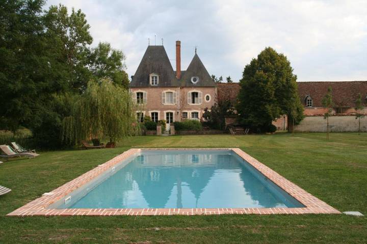 Villa pour 12 personnes, avec vue sur le lac et vue ainsi que jardin et piscine, animaux acceptés