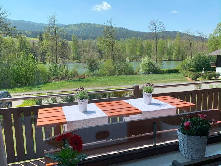 Ferienwohnung für 5 Personen, mit Balkon und Garten sowie Seeblick in Landkreis Cham