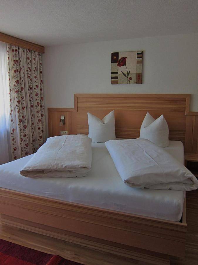 Ferienwohnung für 3 Personen, mit Balkon und Terrasse sowie Garten und Ausblick in Berwang - 2