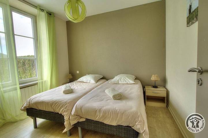 Location de vacances pour 13 personnes, avec jardin et piscine à Juliénas - 2