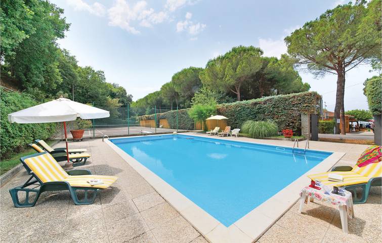 Magione Oasis: 160m² Apartment with Pool & Parking in Magione, Lake Trasimeno