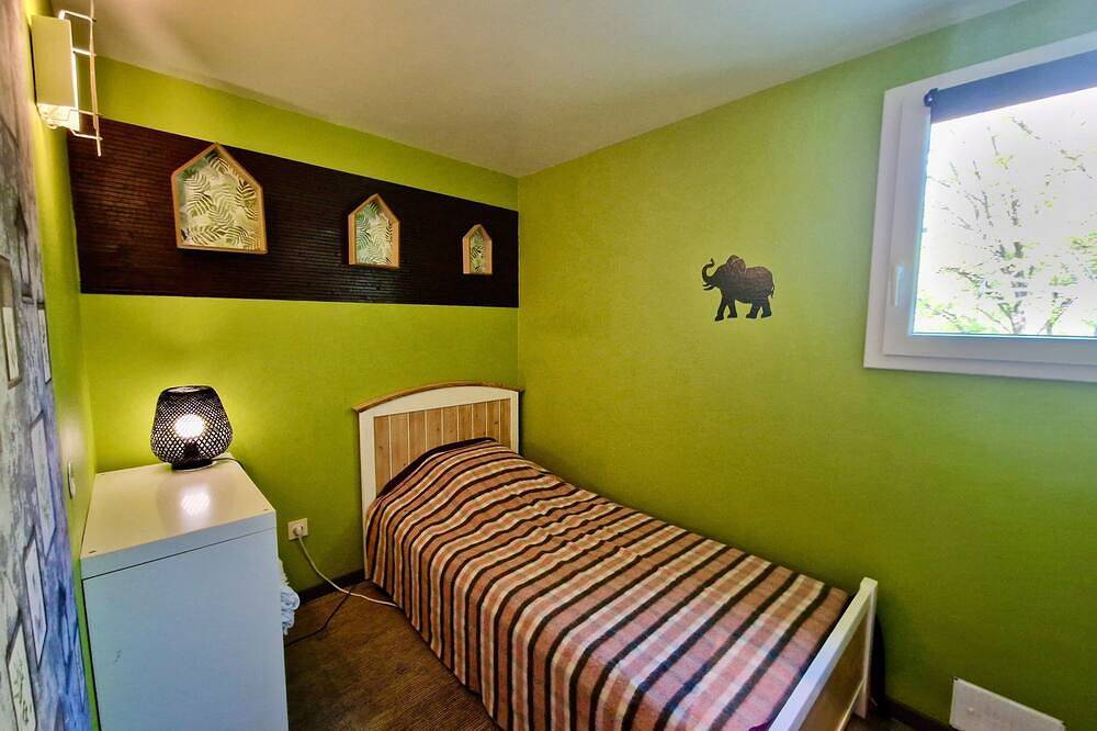 Appartement entier, Appartement au calme à 50 m d'une rivière avec terrasse privée in Vieille-Brioude, Parc Naturel Régional Livradois-Forez