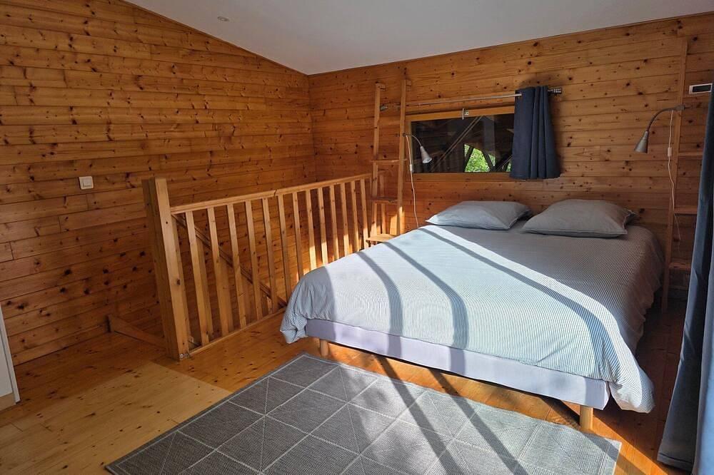 Enjoy a Nordic bath by the pond in Loubeyrat, Regionaler Naturpark Volcans d'Auvergne