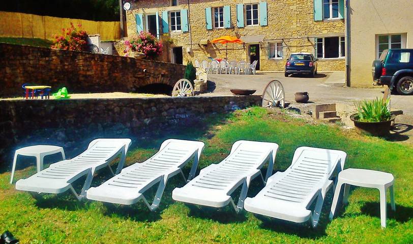 Gîte pour 14 personnes, avec terrasse ainsi que jardin et piscine à Saint-Cernin-de-l'Herm - 2