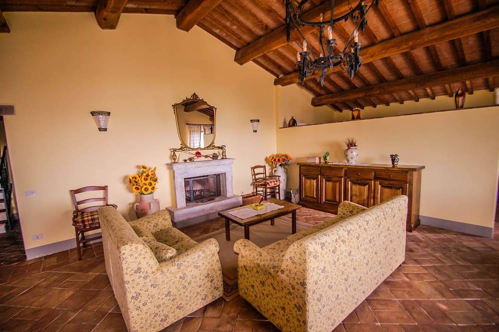 Detached villa with private and fenced pool 1,6km Montecchio, 20km from Orvieto. in Montecchio, Provinsen Terni