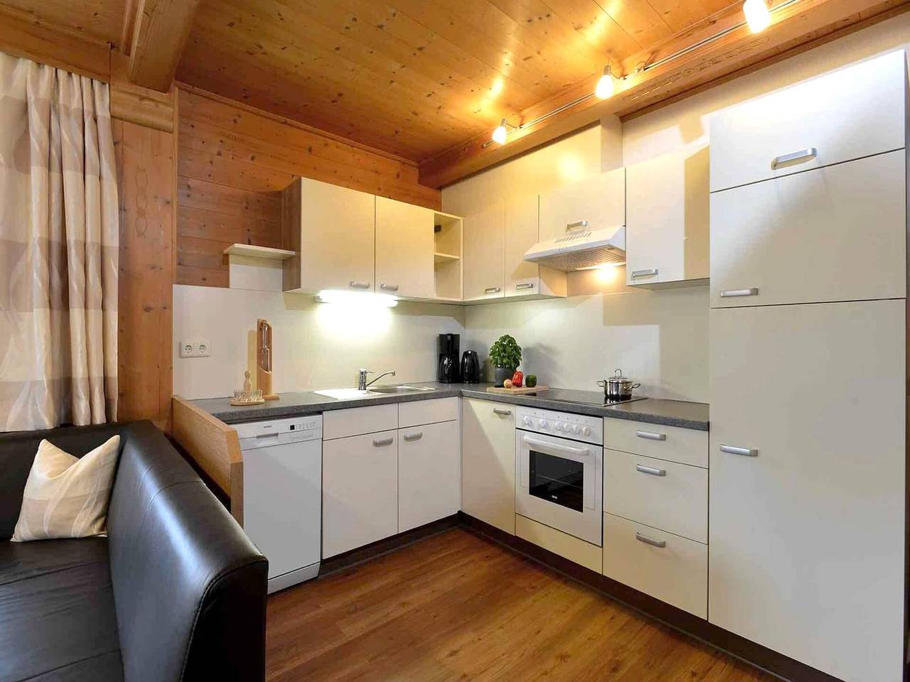 Ganze Wohnung, Apartment in Fügen in der Nähe der Spieljochbahn in Tuxer Alpen, Fügen