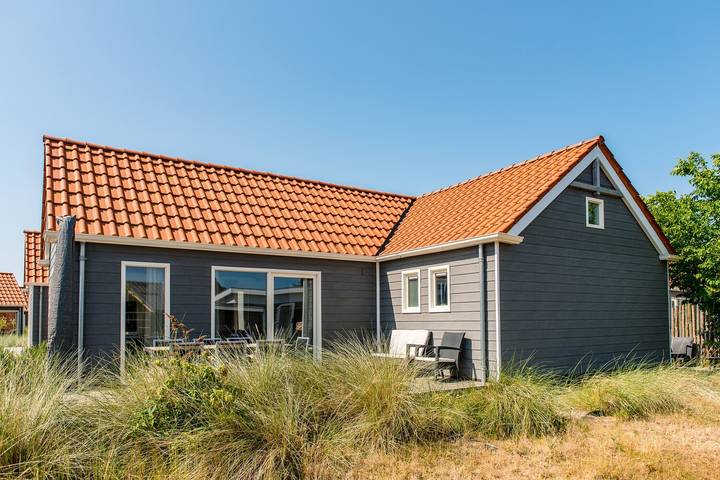 Chalet voor 8 personen, with Balkon/Terras and Terras as well as Tuin and Zwembad op Ameland