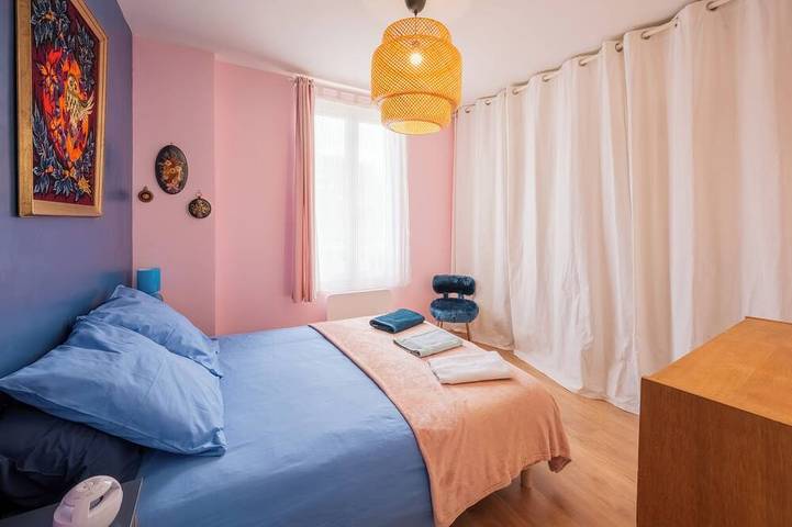 Apartamento entero, Vintage, 10 min from Disneyland -30 min from Paris- 50m from train station - 30min from Cdg airport in Esbly, Sena y Marne