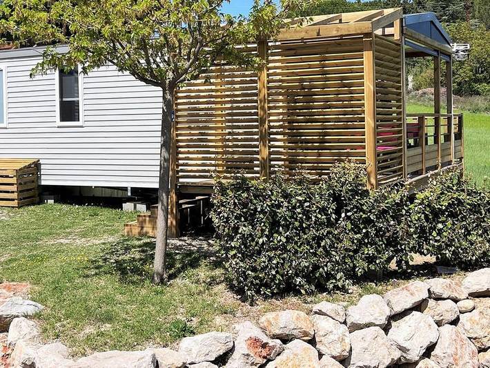 Flower Camping Provence Vallée - Mobilheim 4 personen - Wohnzimmer – 2 Schlafzimmer in Manosque, Regionaler Naturpark Luberon