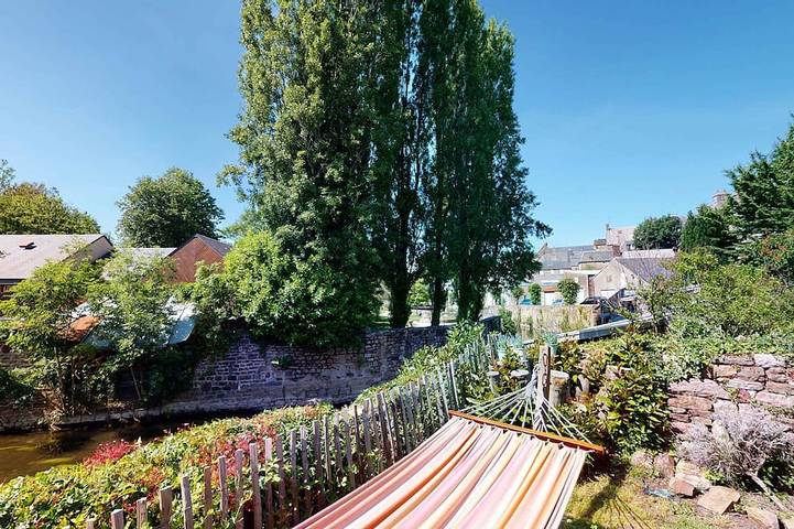 Location de vacances pour 14 personnes, avec jardin, animaux acceptés à Villedieu-les-Poêles