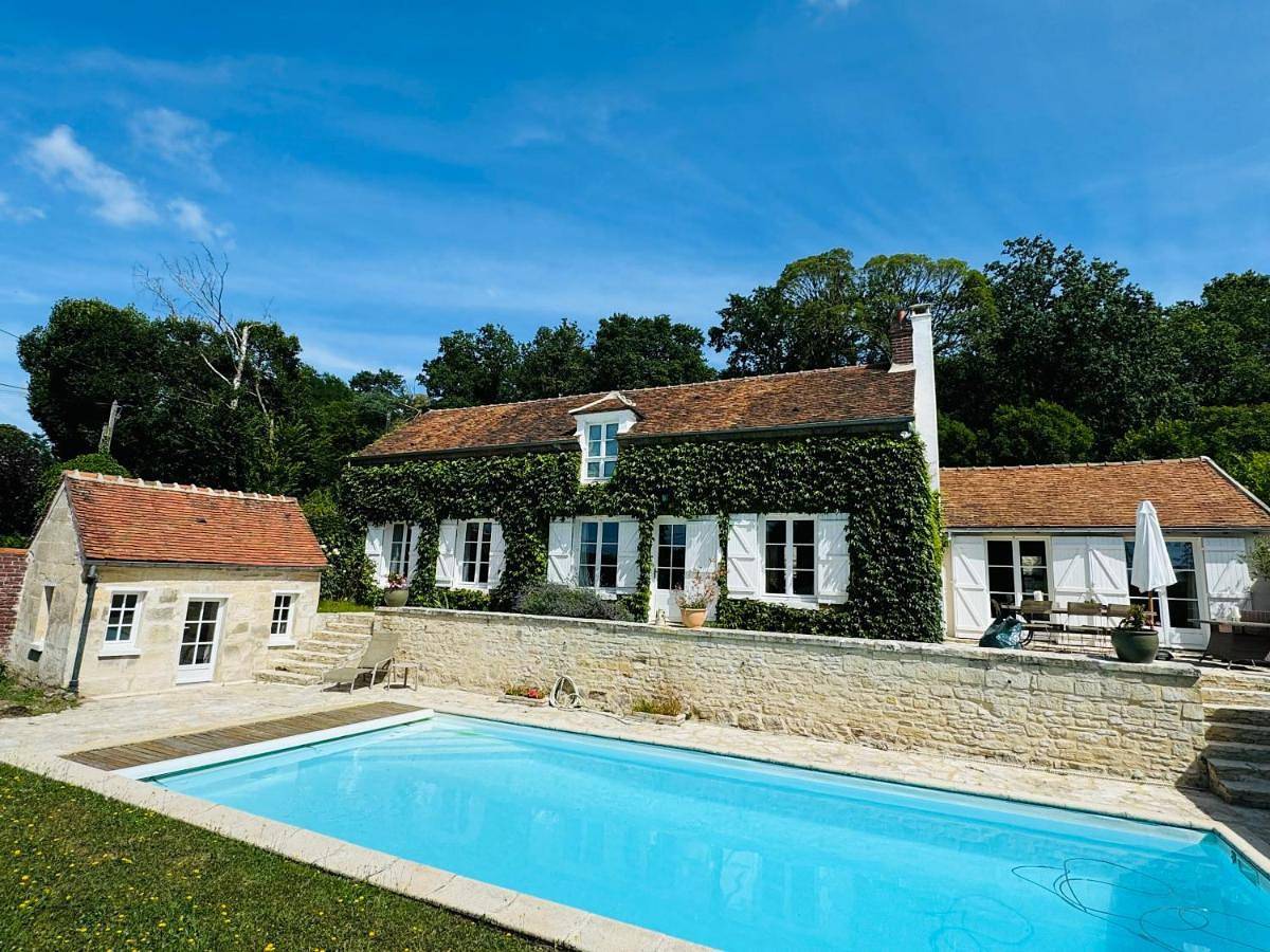 Three-Bedroom Villa in Apremont (Oise), Oise