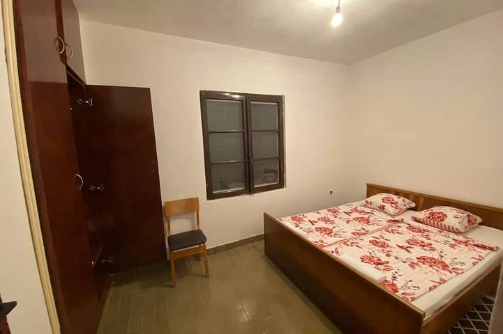 Gîte pour 4 personnes, avec balcon dans Risan - 3