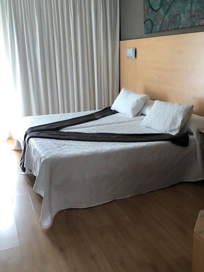 Hôtel pour 3 personnes, avec jardin, adapté aux familles à Los Arcos - 2