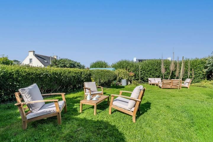 Gîte cosy « La Maison Du Gardien »vue mer & port Gr 34 à pied in Ploudalmézeau, Région de Brest