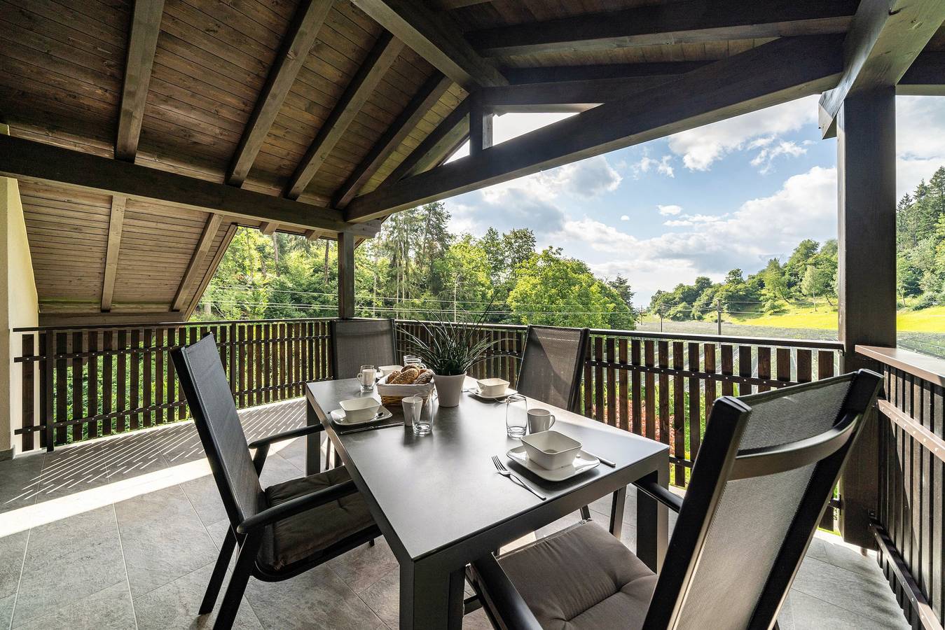 Ganze Wohnung, Ferienwohnung "Wiesgut Golden" mit Bergblick, Privat-Terrasse und Wlan in Tisens, Nonsberggruppe