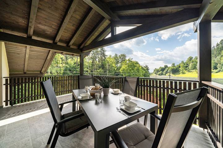 Ganze Wohnung, Ferienwohnung "Wiesgut Golden" mit Bergblick, Privat-Terrasse und Wlan in Tisens, Nonsberggruppe