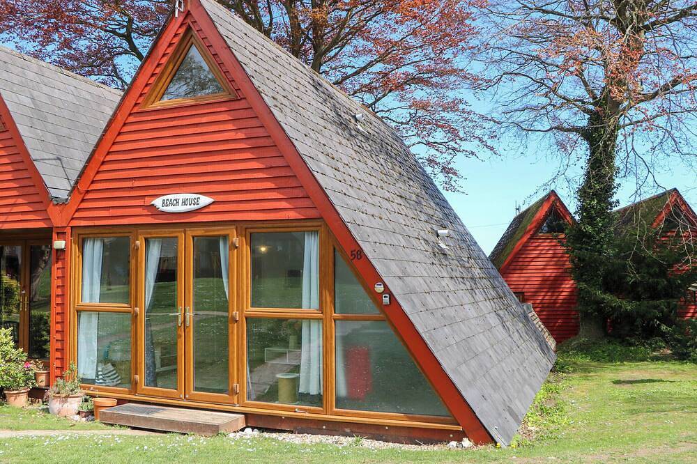 Chalet 58 - The Beach House, family friendly, with pool in Kingsdown in Kingsdown, Kent