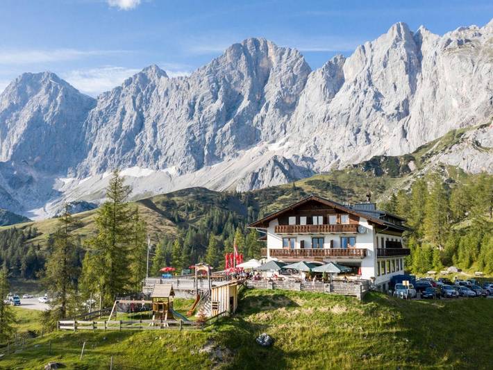 Hotel, mit Balkon und Terrasse sowie Garten und Sauna in Ramsau am Dachstein