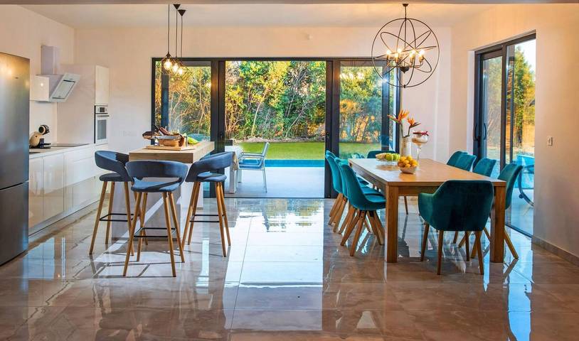 Villa pour 12 personnes, avec jardin, adapté aux familles à Srebreno - 2